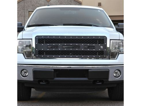 Photo of a 20 Inch Midnight Edition SR-Series light bar with spot optics